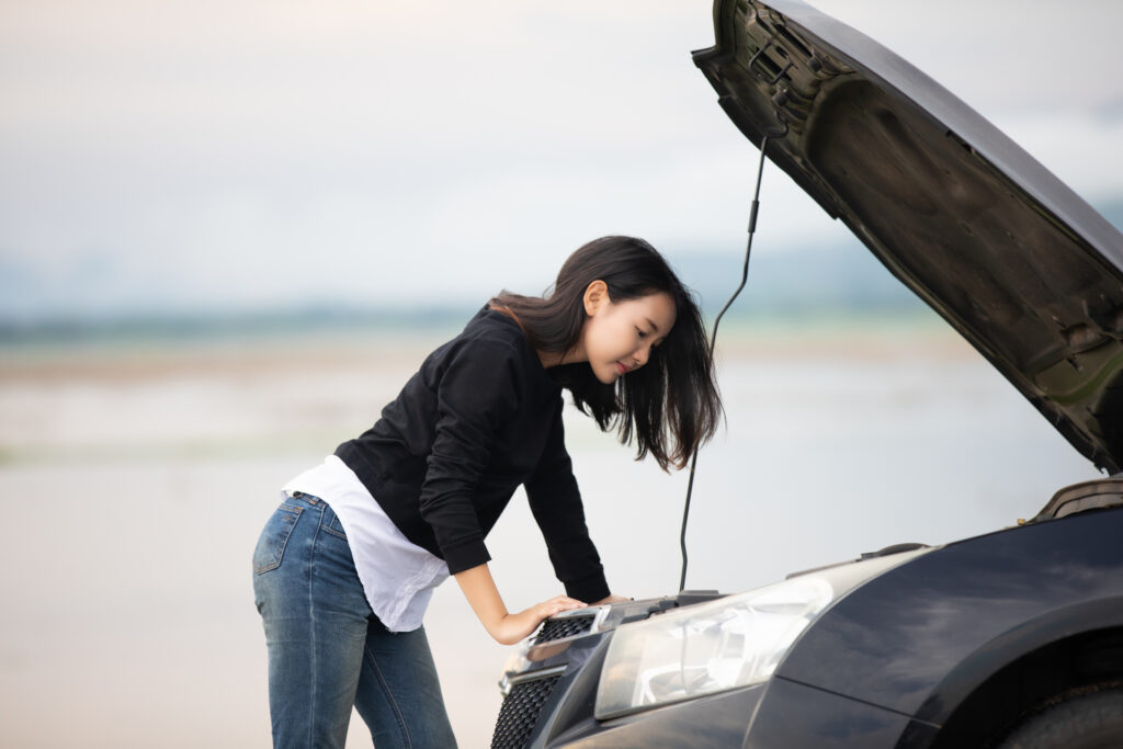 tow-truck-toronto-a women need roadside assistance